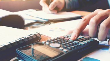 Zdjęcie artykułu PPK_w_budzetowce_w_pytaniach_i_odpowiedziach_Terminy_umowy_zamowienia_publiczne