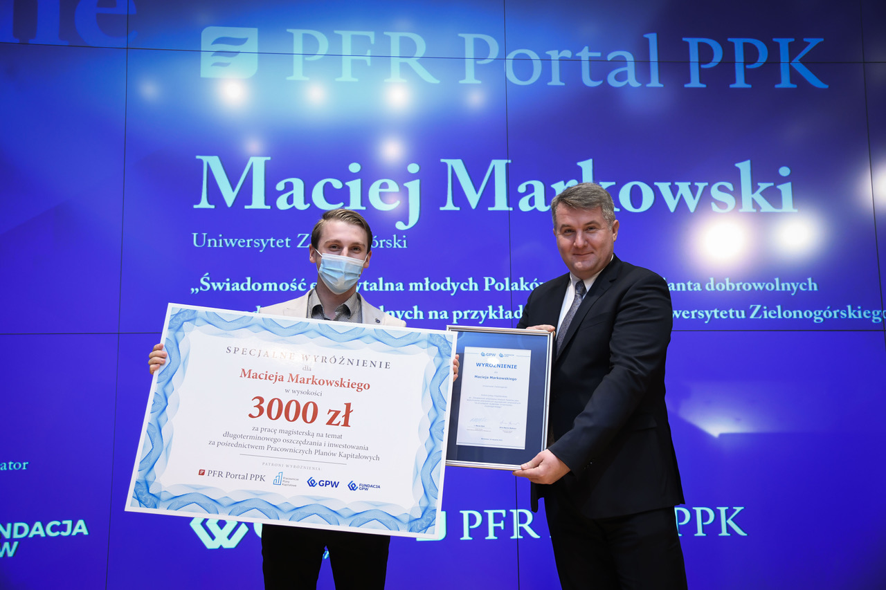 Zdjęcie artykułu Wyroznienie specjalne PFR Portal PPK dla najlepszej pracy magisterskiej o oszczedzaniu