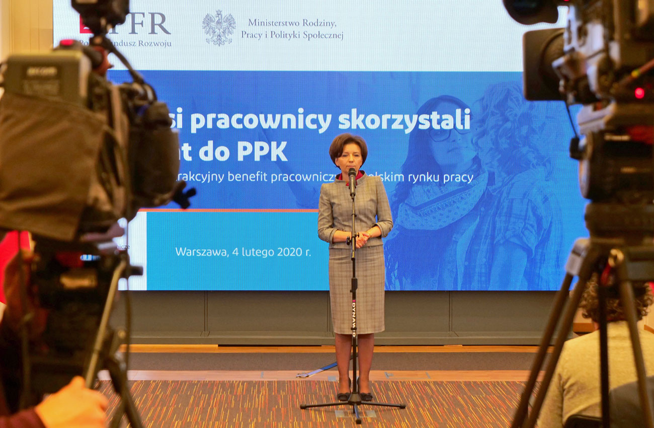Pierwsze wpłaty powitalne przekazane na rachunki Polaków w PPK